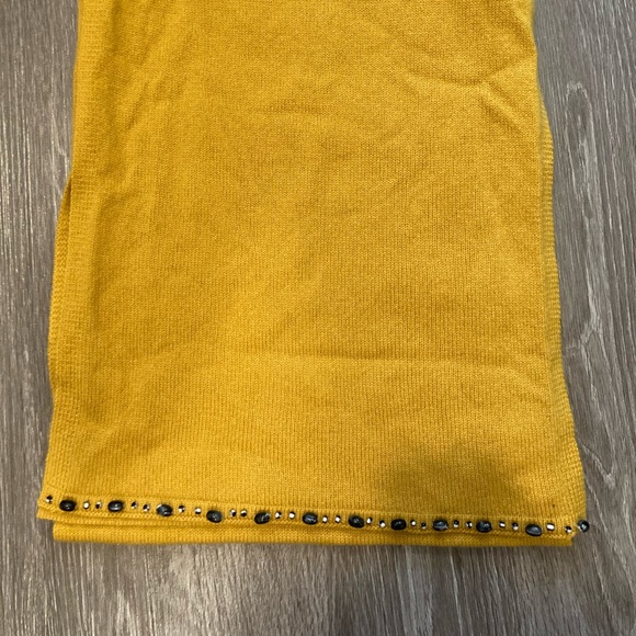 Everlane Cashmere Scarf - Picture 2 of 5